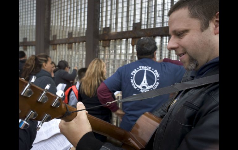 La celebración fue capaz de unir dos países a través de villancicos interpretados en inglés y español. EFE / D. Maung