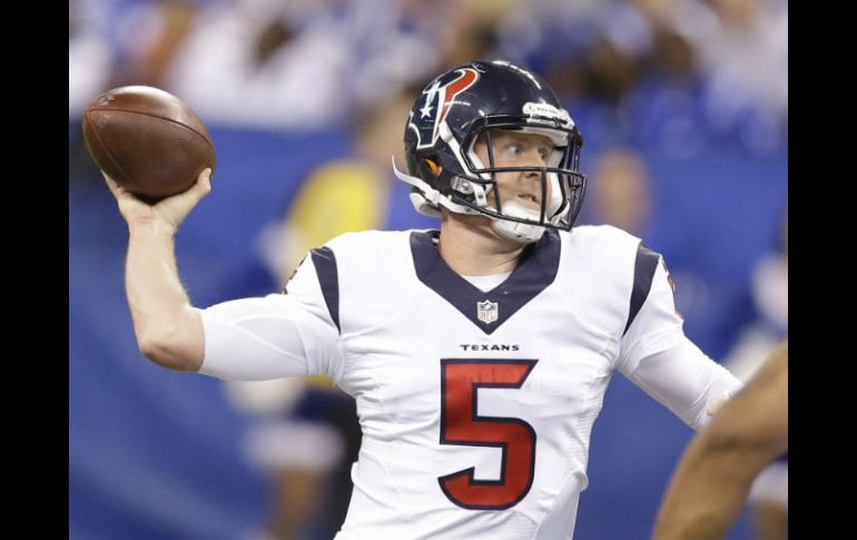 Brandon Weeden reemplazó al lesionado quarterback T.J. Yates en las postrimerías de la primera mitad y lanzó un pase de ocho yardas. AP / M. Conroy