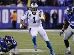 Cam Newton lanzó cinco pases de touchdown para construir una ventaja de 28 puntos. AP / J. Jacobson