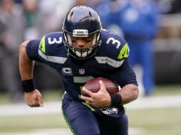 Russell Wilson siguió imponiendo récords, al lanzar tres pases de anotación. TWITTER / S. Eklund