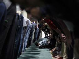 Un grupo de musulmanes durante una oración en el Centro de Estudios Adams, en Sterling, Virginia. AP / S. Gurbuz