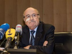 Joseph Blatter en la rueda de prensa que ofreció tras darse a conocer el veredicto del Comité de Ética de la FIFA. AP / P. Kraemer