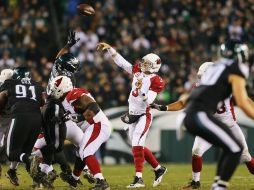 Carson Palmer completó 20 de 32 pases para 274 yardas con un envío de anotación. AFP /