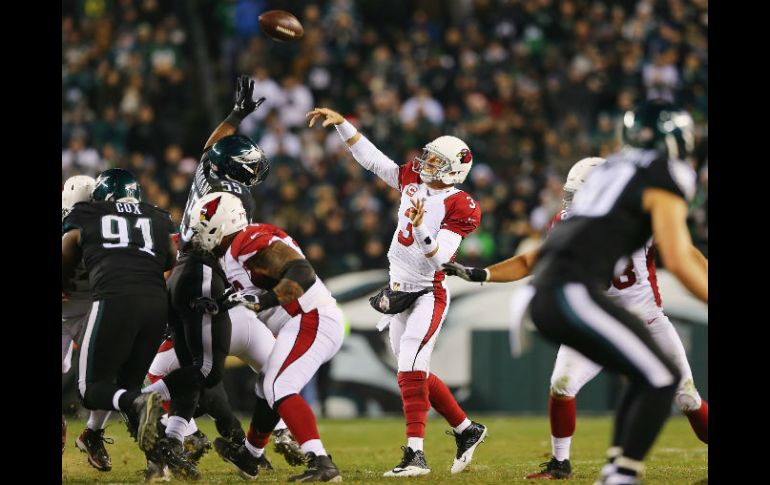 Carson Palmer completó 20 de 32 pases para 274 yardas con un envío de anotación. AFP /