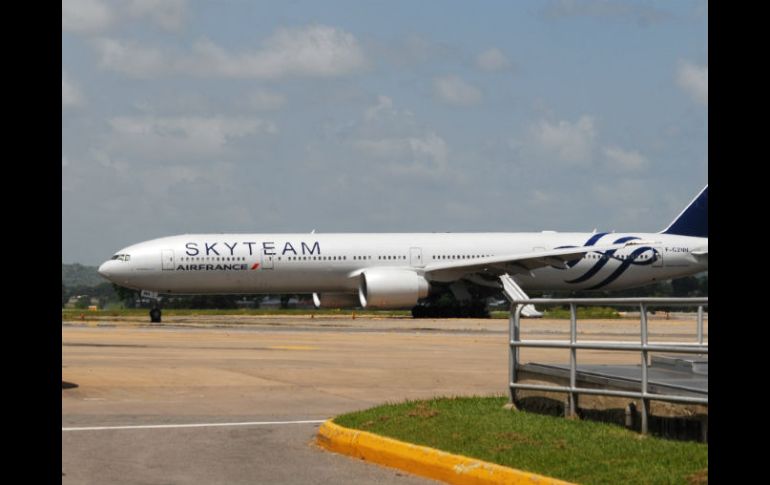 Es otro falso atentado registrado en un avión de la aerolínea gala. El temor invade al país por los atentados del 13 de noviembre. AFP /