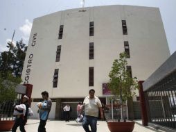 Los usuarios pueden acudir a oficinas del registro civil para hacer trámites, pero el uso del Internet evita las largas filas. EL INFORMADOR / ARCHIVO