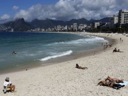 La playa fue cerrada mientras se realizan las investigaciones lideradas por un experto en tiburones. EFE / ARCHIVO