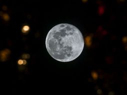 Este fenómeno esporádico recibe el nombre de luna llena fría o helada porque acontece durante el comienzo del invierno. EL INFORMADOR / ARCHIVO