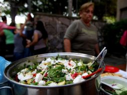 Anotó que como un hábito alimenticio de todos los días es importante complementar la alimentación con la ingesta de agua. EL INFORMADOR / ARCHIVO