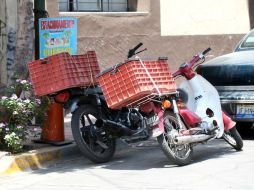 Más de la mitad de motocicletas estacionadas en la vía pública no cuentan con candados o cadenas para su protección. EL INFORMADOR / ARCHIVO