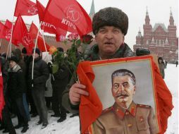 Las autoridades rusas mantienen una posición ambivalente respecto a Stalin: no obstante, continúa enterrado frente al Kremlin. AFP / ARCHIVO