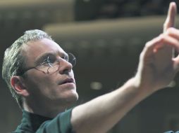 En su piel. El actor Michael Fassbender se mete en el personaje de Steve Jobs. ESPECIAL / CORTESÍA UNIVERSAL PICTURES