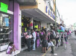 Autoridades tapatías y comerciantes perciben una reducción en la incidencia delictiva tras el retiro de ambulantes. EL INFORMADOR / R. Tamayo