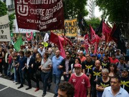 Cientos de militantes, junto a diputados del bloque Frente para la Victoria, se movilizan en la capital. AFP / E. Abramovich