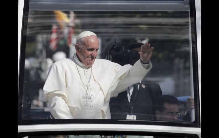 Durante su próxima visita apostólica a México, Francisco realizará amplios recorridos para estar cercano a las personas. EFE / ARCHIVO