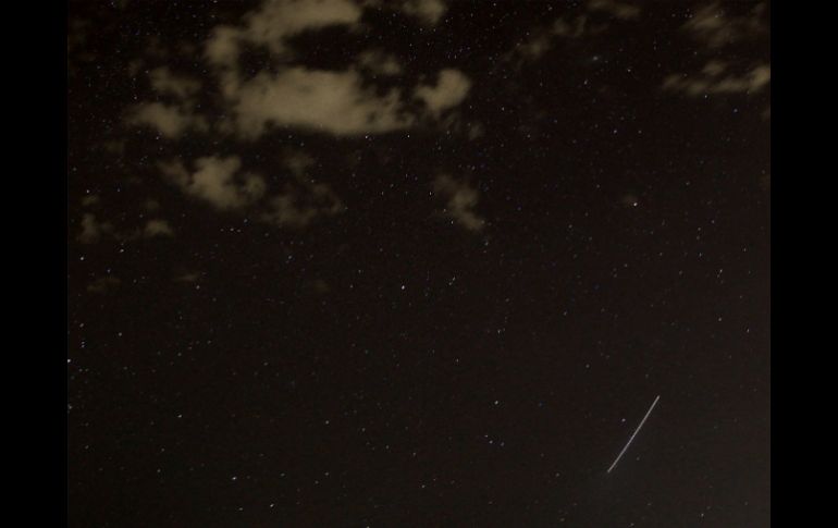 Los restos del cometa se desintegran al entrar en contacto con la atmósfera causando el efecto visual. EFE / ARCHIVO