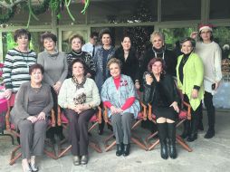 Grandes amigas. Grupo de canto en casa de Carmelita Barone.  /