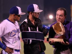 Eduardo 'Mosco' Arredondo recibió el Guante de Oro. EL INFORMADOR / A. Hinojosa