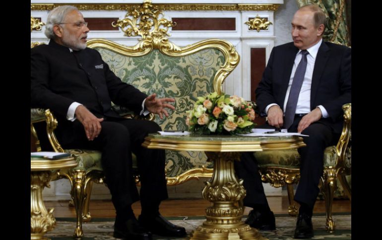 Putin y Modi discutirán más compras de armas por India y proyectos conjuntos de manufactura. EFE / M. Shipenkov