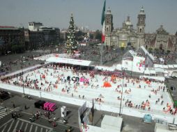 Algunos asistentes externaron su molestia, pues llevaban varias horas en la fila para ingresar a la pista. TWITTER / @GobiernoDF