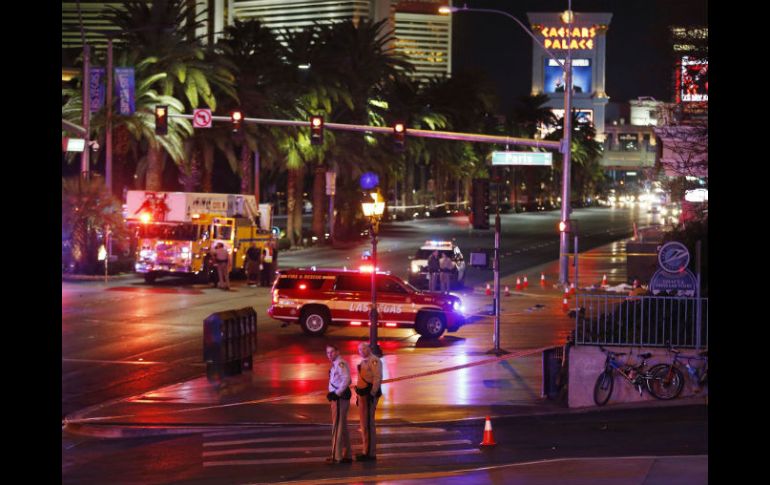 Una mujer embistió a una multitud con su auto a las afueras de los hoteles Planet Hollywood y Paris. AP / ARCHIVO