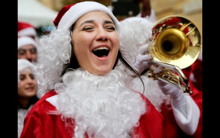 En Brunéi, país islámico, se prohibe el uso público de gorros y vestimenta de Papá Noel. AP / H. Malla