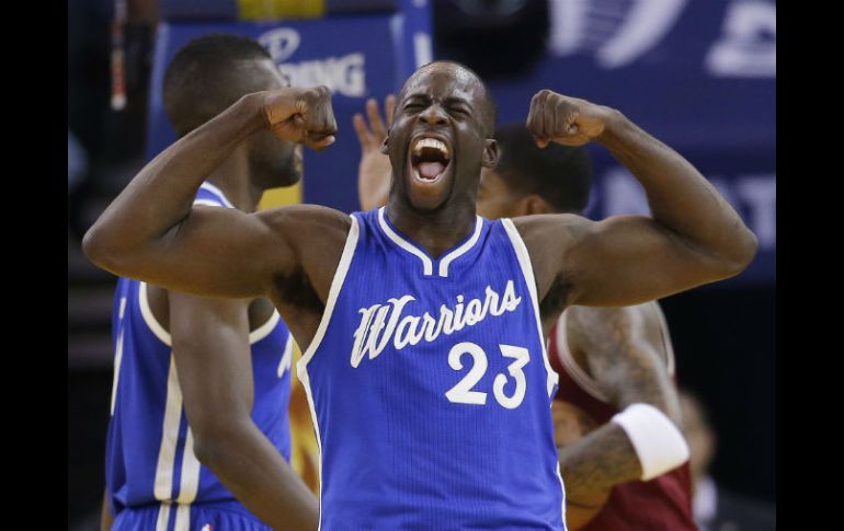 Draymond Green lideró la ofensiva de los Warriors de Golden State al conseguir 22 puntos y 15 rebotes. AP / M. Sanchez