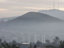 Una densa nata de contaminantes se podía apreciar en distintos puntos de la ciudad. EL INFORMADOR / R. Tamayo