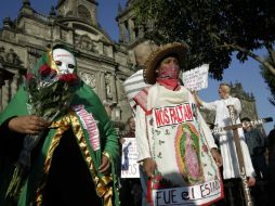 Los manifestantes llegaron a La Villa con antorchas y fotografías de los 43 jóvenes desaparecidos. SUN / L. Cortés