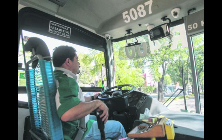 Autoridades recomiendan a los ciudadanos no portar objetos de valor mientras transitan en unidades del transporte público. EL INFORMADOR / F. Atilano