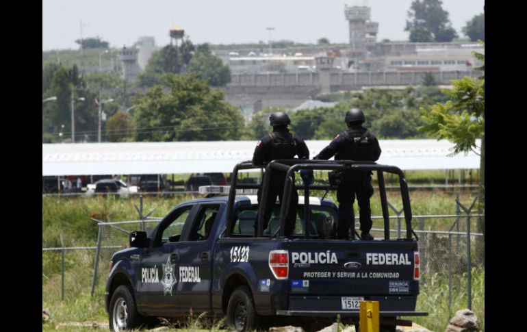 Alrededor de 200 elementos policiacos participan en el operativo. AFP / H. Guerrero