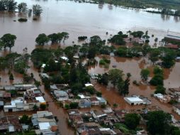 Tan solo en Argentina se ha evacuado a 20 mil personas debido a la crecida de ríos y desbordamiento de presas. EFE / Especial