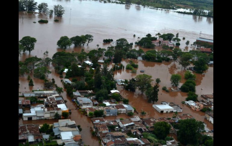 Tan solo en Argentina se ha evacuado a 20 mil personas debido a la crecida de ríos y desbordamiento de presas. EFE / Especial