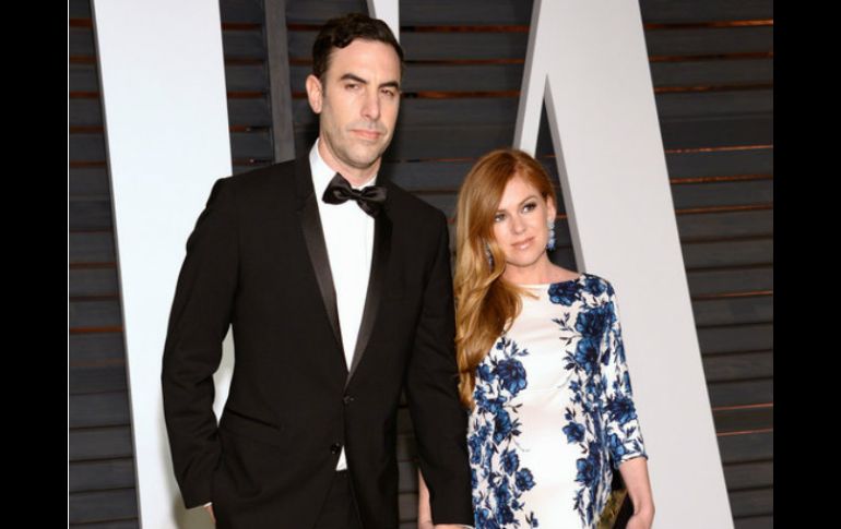 El cómico británico Sacha Baron Cohen y la actriz Isla Fisher, donarán un millón de dólares a distintas organizaciones de ayuda. AP / ARCHIVO