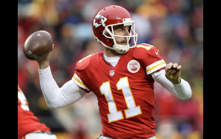 Alex Smith lanzó dos pases de anotación por Kansas City. EFE / L. Smith