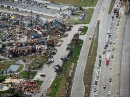 Abbott señala que se han reportado al menos una docena de tornados alrededor del norte del estado. AP / G. I. McCarthy