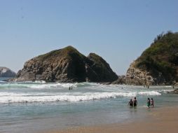 La playa oaxaqueña es muy conocida por ser la única en México que acepta el nudismo, aunque no sea la única que lo practique. AP / ARCHIVO