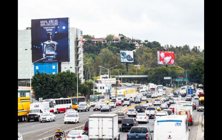 El nuevo reglamento busca sustituir los espectaculares con la instalación de megapantallas eléctricas en Guadalajara. EL INFORMADOR / ARCHIVO