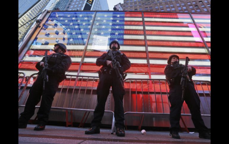 La multitud será vigilada por patrullajes en techos y desde helicópteros del Departamento de Policía de NY. AP / M. Altaffer