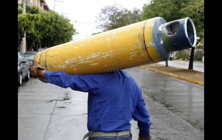 Así, el tanque de 20 kilogramos del gas LP en esa zona costará 290.60 pesos en el primer mes de 2016. EL INFORMADOR / ARCHIVO