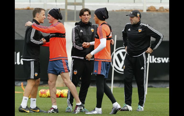 En Mestalla se vivirá un duelo entre dos equipos en dificultades. EFE / J. Cárdenas