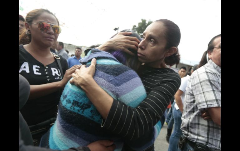 Jesús Zambrano expresa su solidaridad para los familiares de la alcaldesa Gisela Mota. AFP / P. Pardo