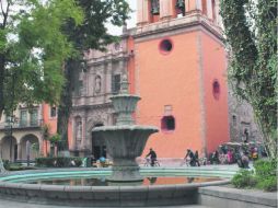 Un día de tantos en el Jardín de San Francisco, punto de encuentro perfecto para quienes buscan un respiro a su paso por la ciudad. EL INFORMADOR / V. García