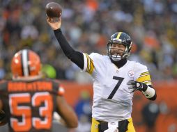 Ben Roethlisberger lanzó tres pases de anotación. AP / D. Richard