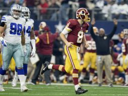 Kirk Cousins lanzó tres pases para touchdown antes de salir en las postrimerías de la primera mitad. EFE / L. Smith