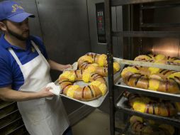 Una de las tres panaderías de El Bolillo en Houston, vendió el año pasado cinco mil roscas y sumadas las tres, 10 mil. EFE / A. L. Pérez