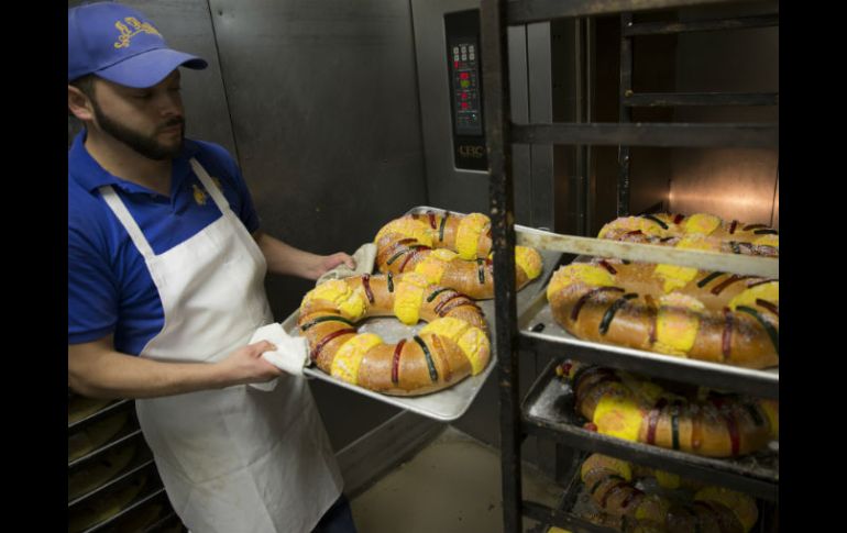 Una de las tres panaderías de El Bolillo en Houston, vendió el año pasado cinco mil roscas y sumadas las tres, 10 mil. EFE / A. L. Pérez