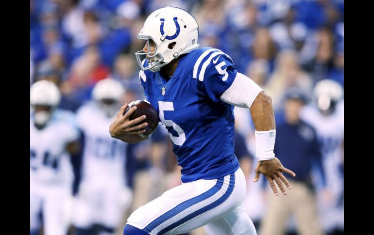 Josh Freeman completo 15 de 28 pases para un avance de 149 yardas, con una intercepción. AFP / A. Lyons