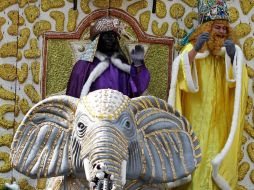 Julián López Amozurrutia, teólogo del Cabildo Metropolitano, habló de los Reyes Magos en misa en la Catedral. NTX / F. García Velasco