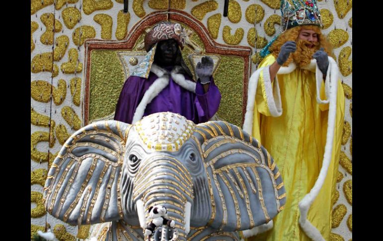 Julián López Amozurrutia, teólogo del Cabildo Metropolitano, habló de los Reyes Magos en misa en la Catedral. NTX / F. García Velasco